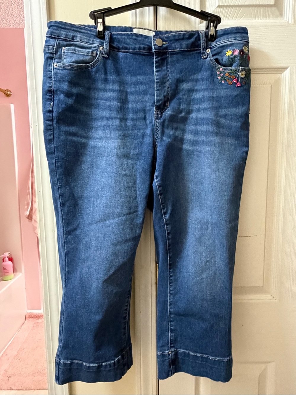 Embroidered floral Blue Cropped Women's Jeans poppy&grace - NWOT